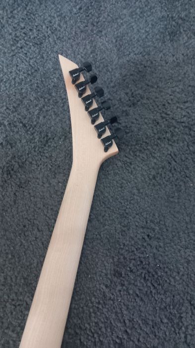 Super preço! Guitarra Jackson JS32T Rhoads