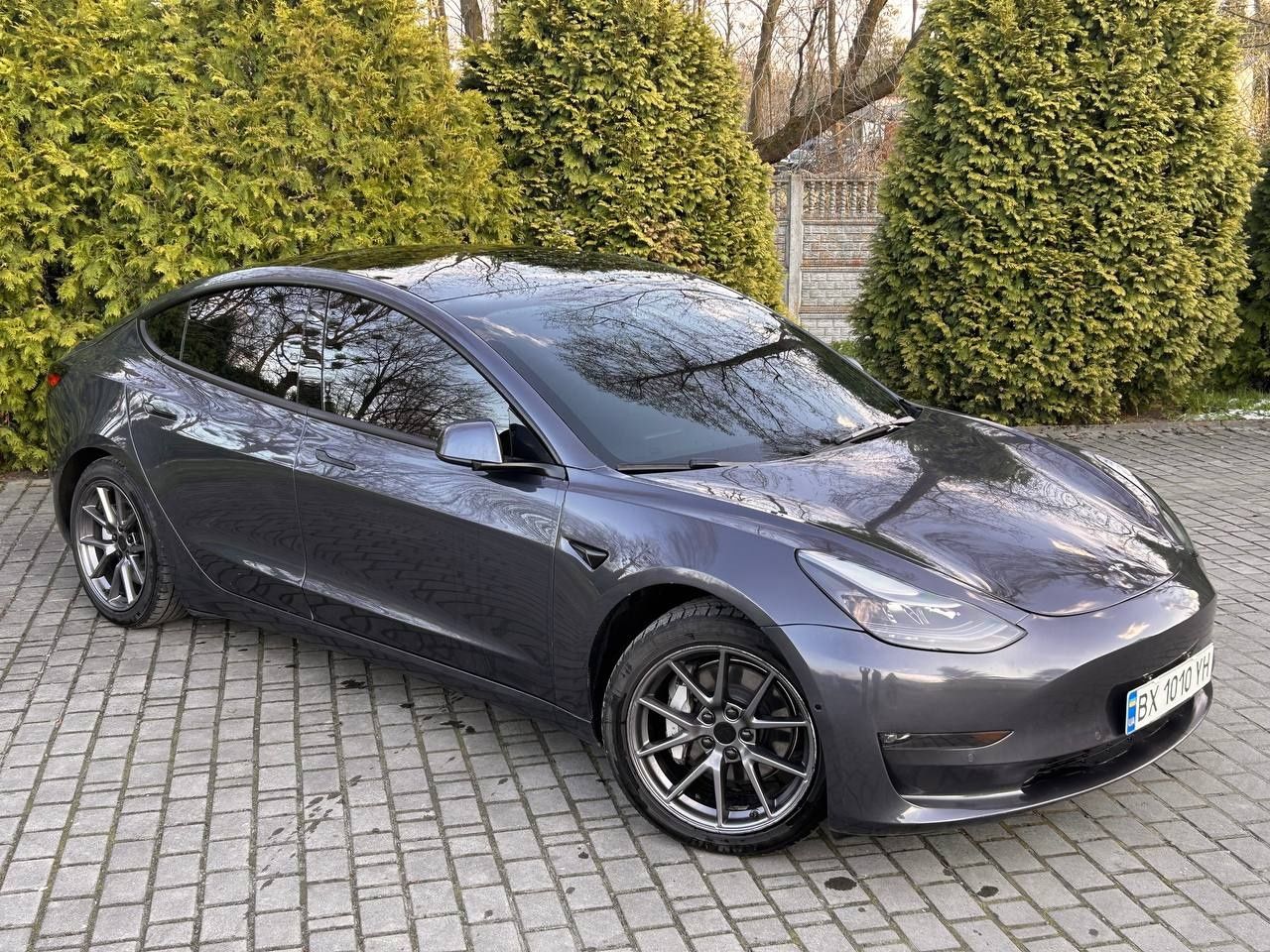 Tesla model 3 2021 рік