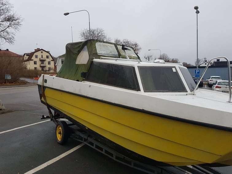 Łodź motorowa typu trimaran 40KM