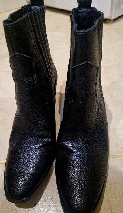 Czarne   botki 39