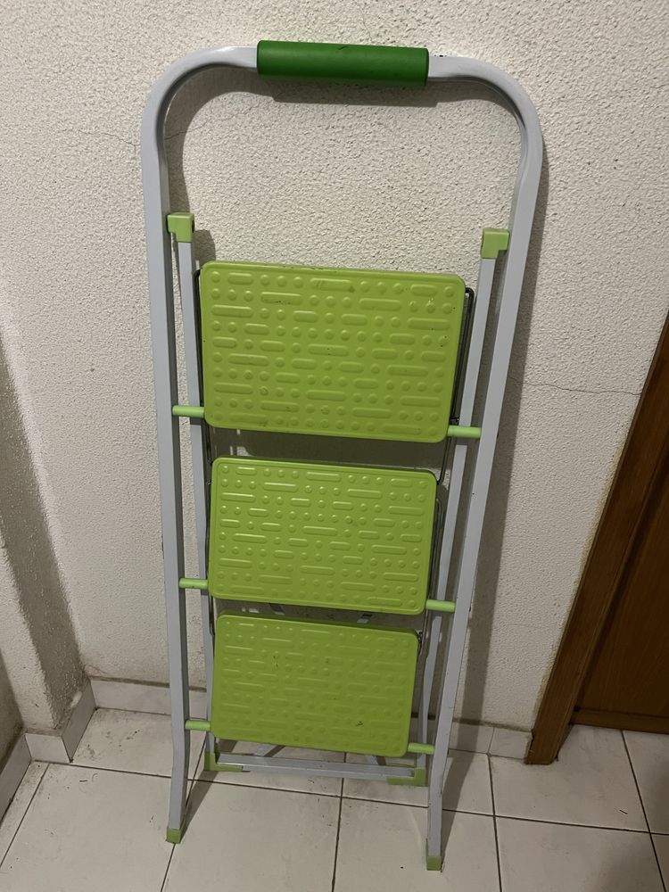Escadote 35x105 cm “colorido” 3 escadas / Beliche