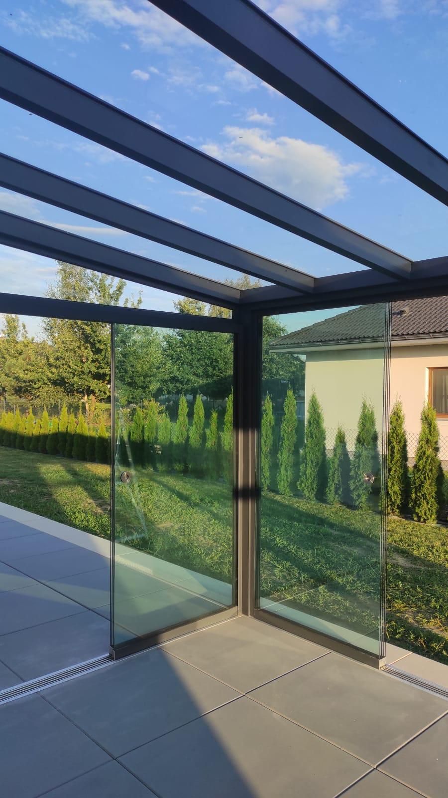 Drzwi szklane przesuwne, szkło 10 mm hartowane, tory aluminiowe, zewn.