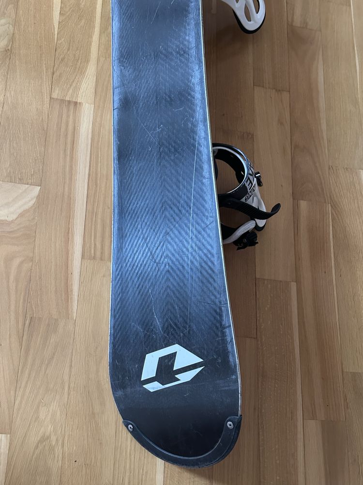 Deska snowboardowa drake sienna 152