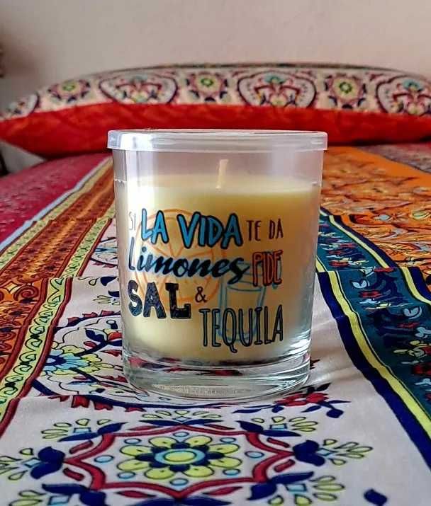 Świeca zapachowa w pojemniku szklanym. Tequila.