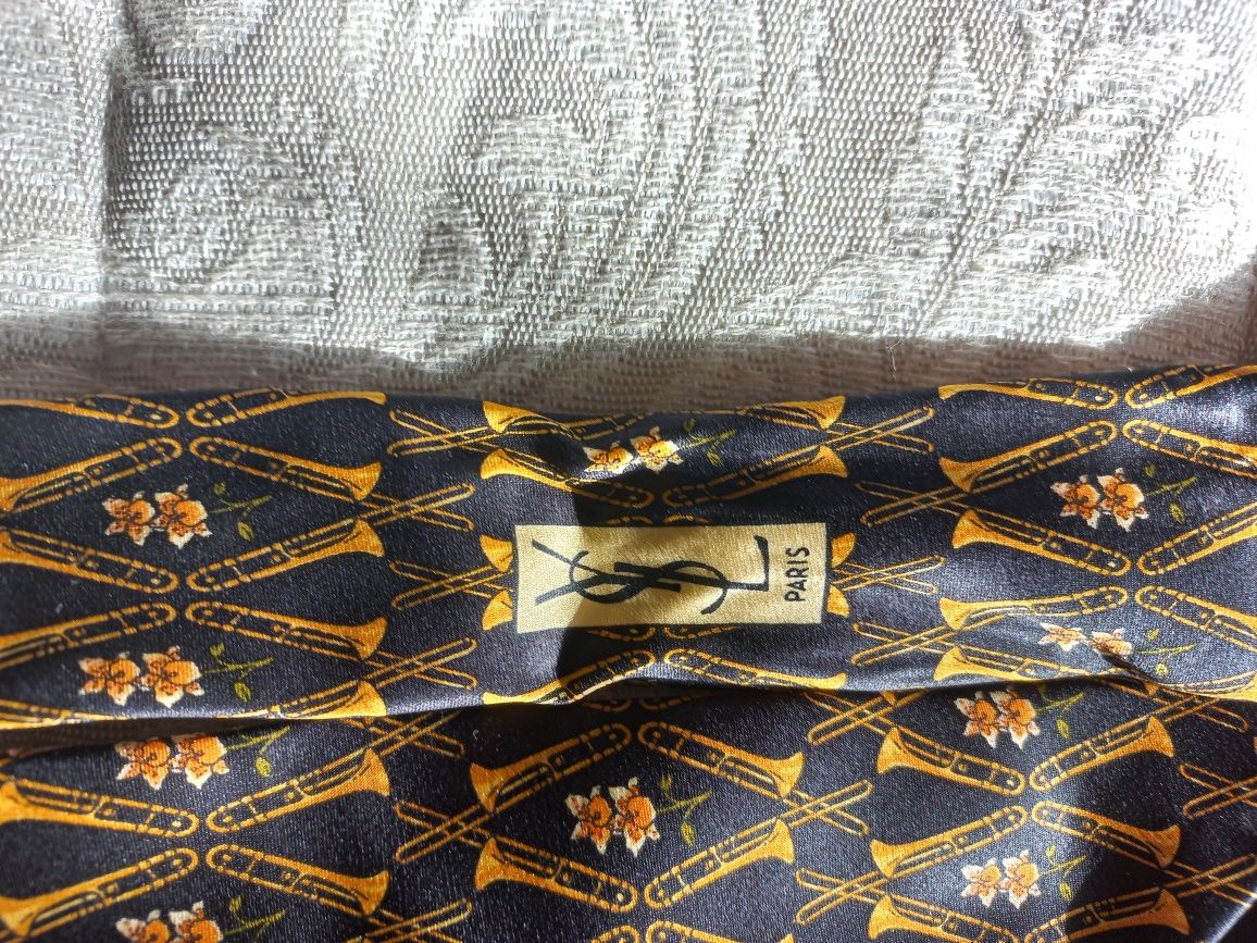Gravata Yves Saint Laurant amarela