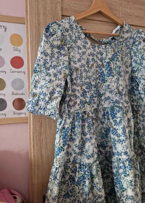 Reserved bawelniana midi sukienka w kwiaty