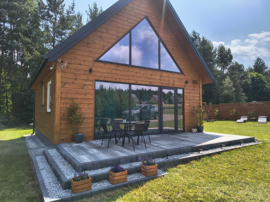 Domek przy lesie na Roztoczu.