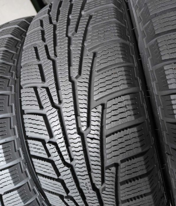 Зимові шини бу 215/60R16 Nokian Nordman RS2