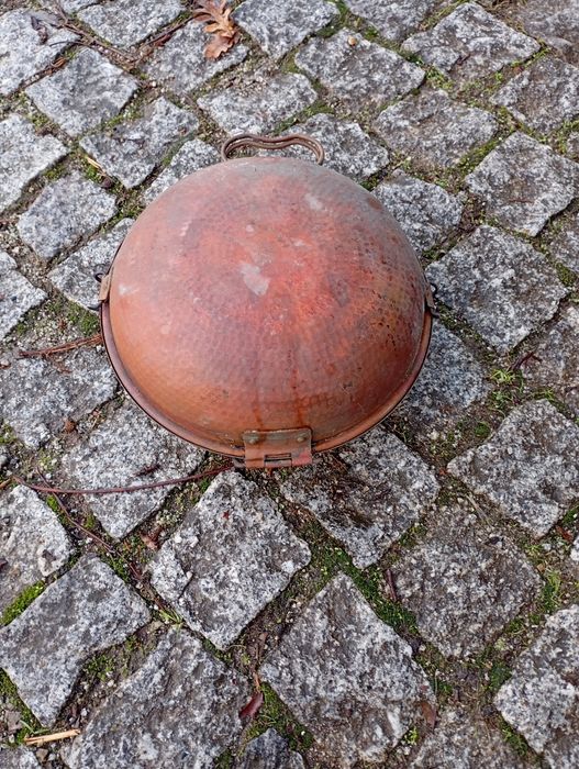 Vendo esta peça muita bonita bom estado em cobre