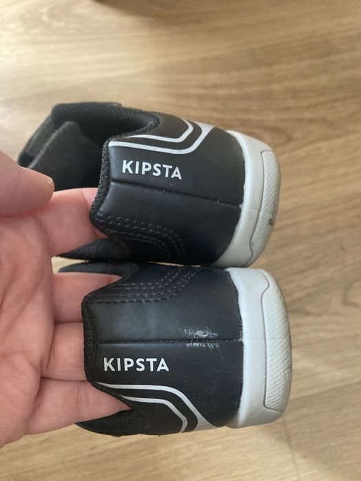 Buty piłkarskie dziecięce kipsta rozmiar 32 stan bdb/idealny