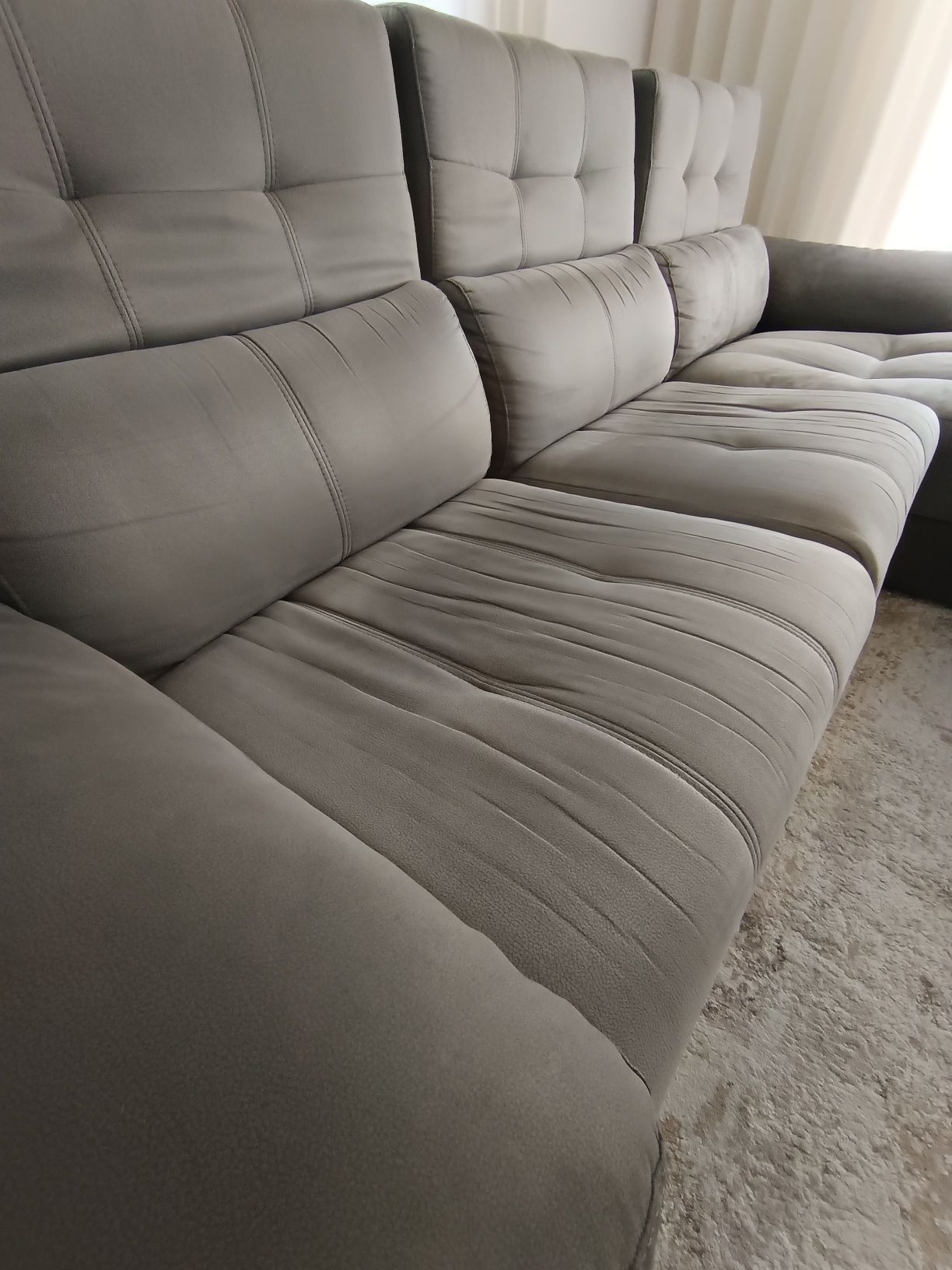 Sofá com chaise longue