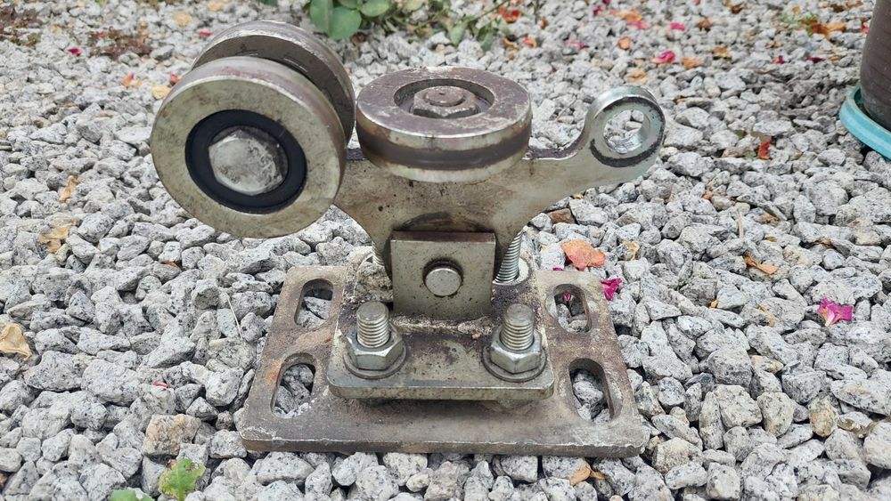 Wózek do bramy wachliwy szyna 80 fi 68.5mm rolki do bramy rolka