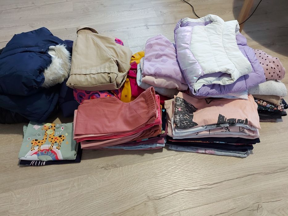 Ubrania na dziewczynkę 116