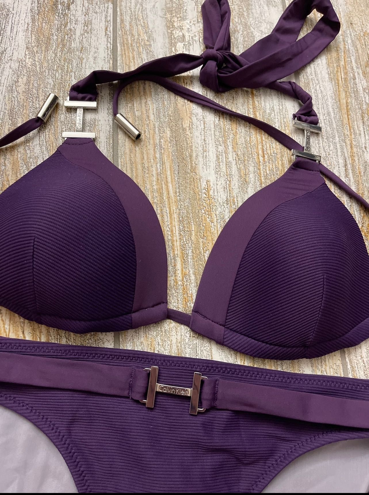 Крутий сливовий купальник tommy hilfiger s-m 32c -70c.