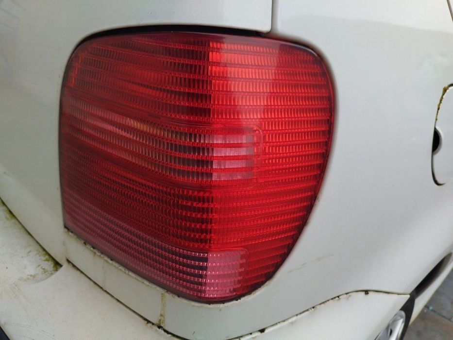 Farolim direito VOLKSWAGEN Polo (6N)