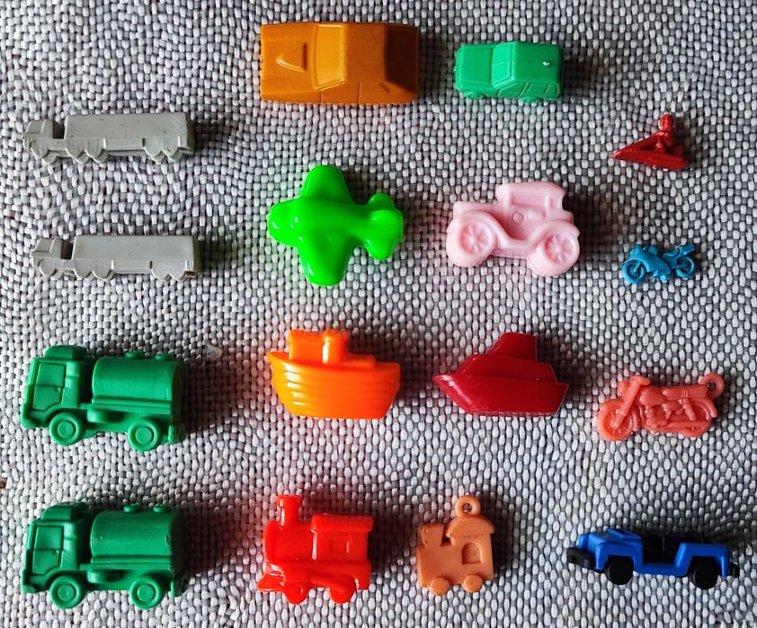 Lote de brinquedos miniaturas - carros, aviões, motas ...