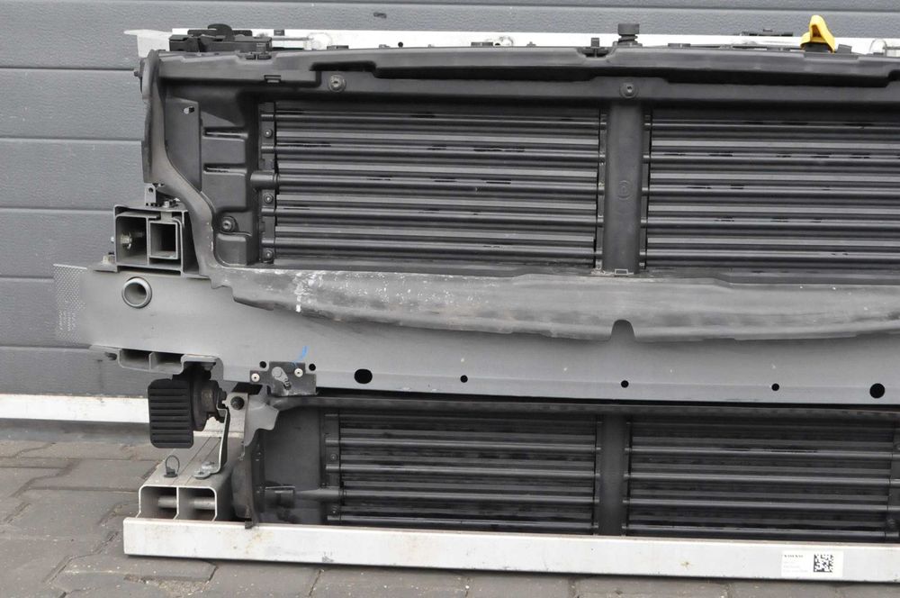 Volvo V90 II Передня панель, телевізор