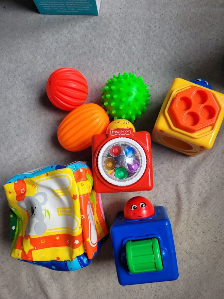 Zestaw zabawek dla maluszka 6+ fisher price sorter ślimak piramida