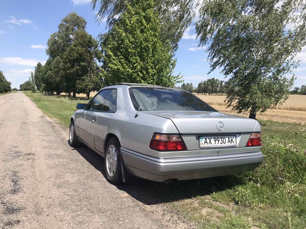 Mercedes-Benz E 220, 1993 року