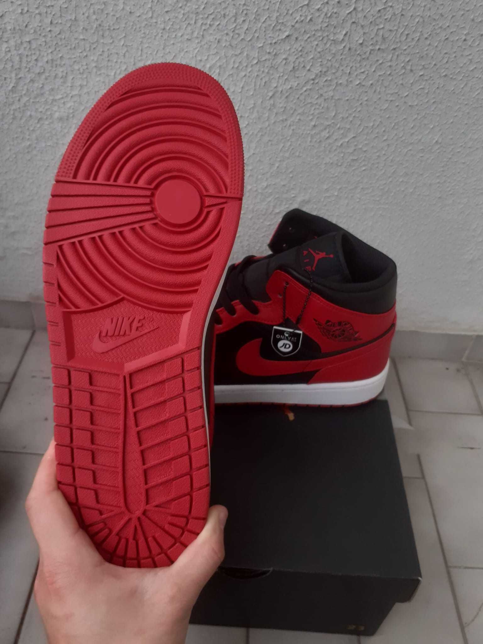 AIR JORDAN 1 MID ( black / gym red - white)