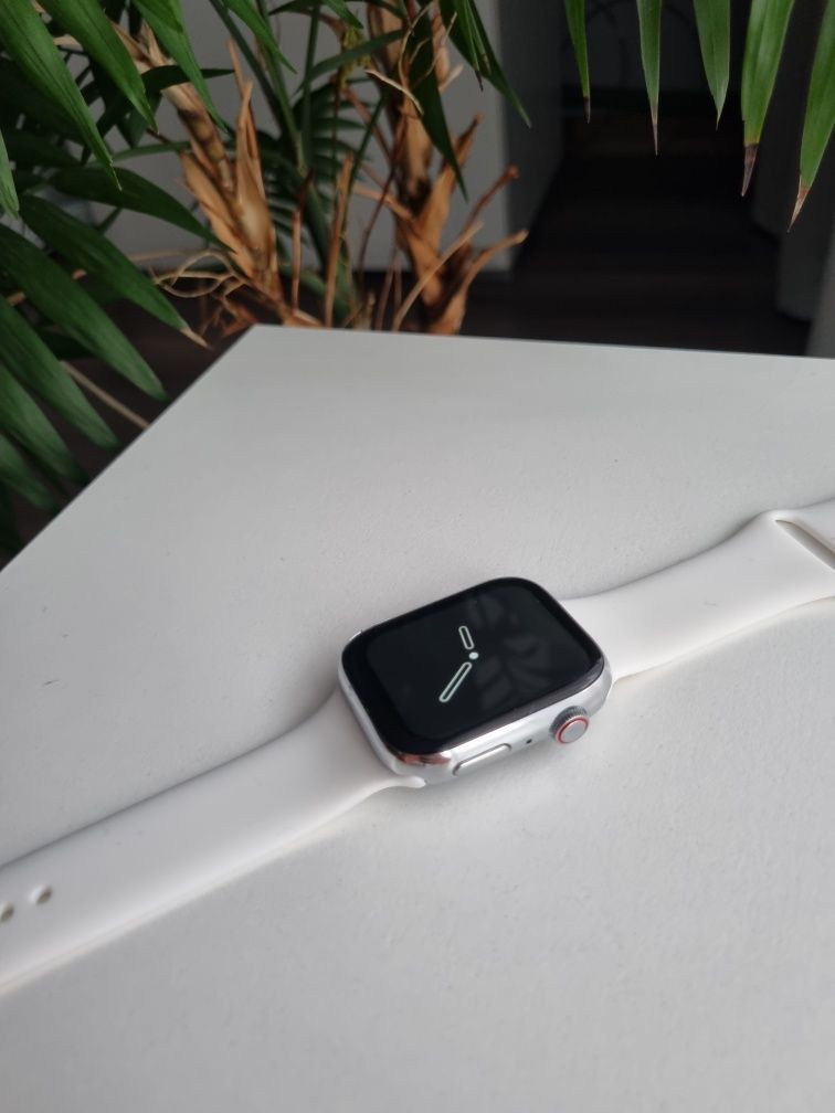 Smartwatch bialy pasek