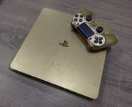 Ігрова приставка Sony PlayStation PS4 в нормальному стані