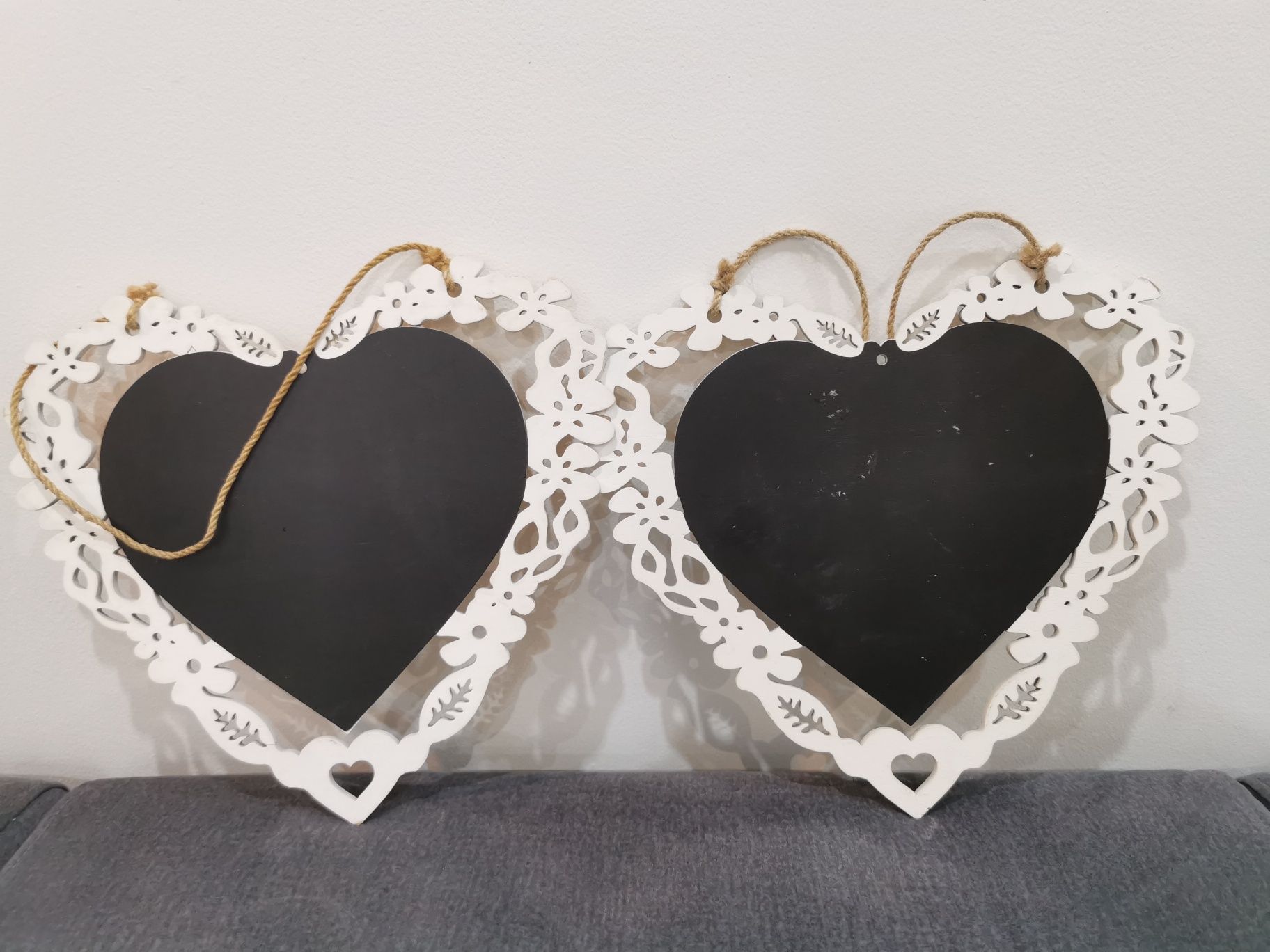 Dwie tablice ozdobne w kształcie serc