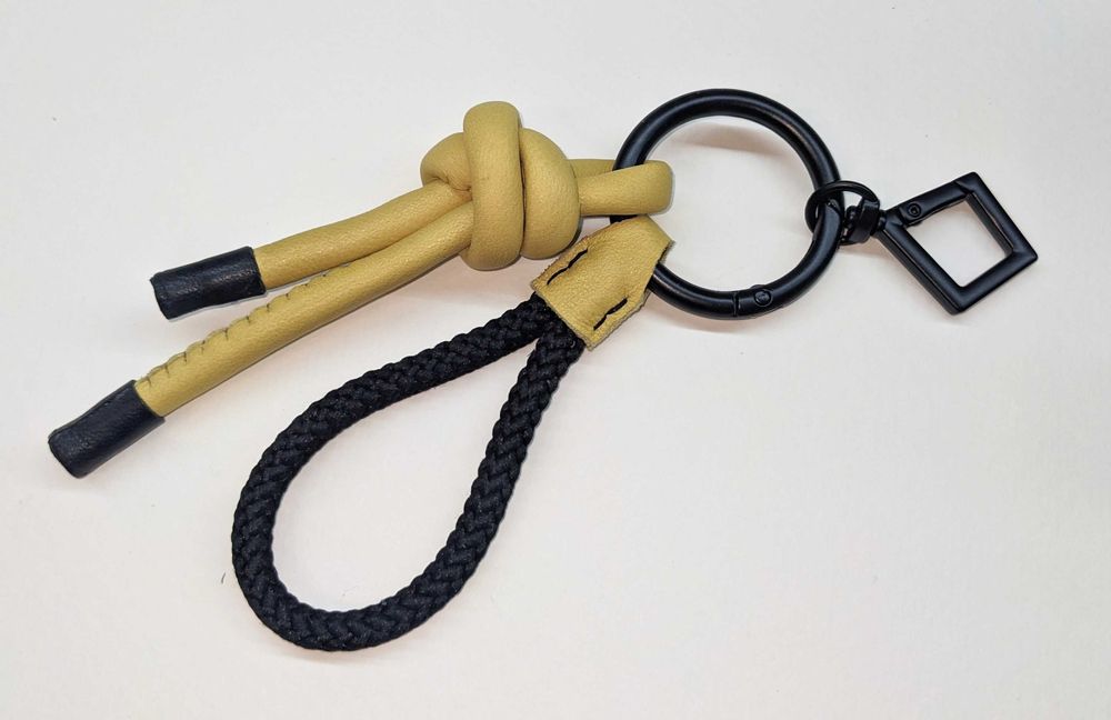 Брелок ручної роботи