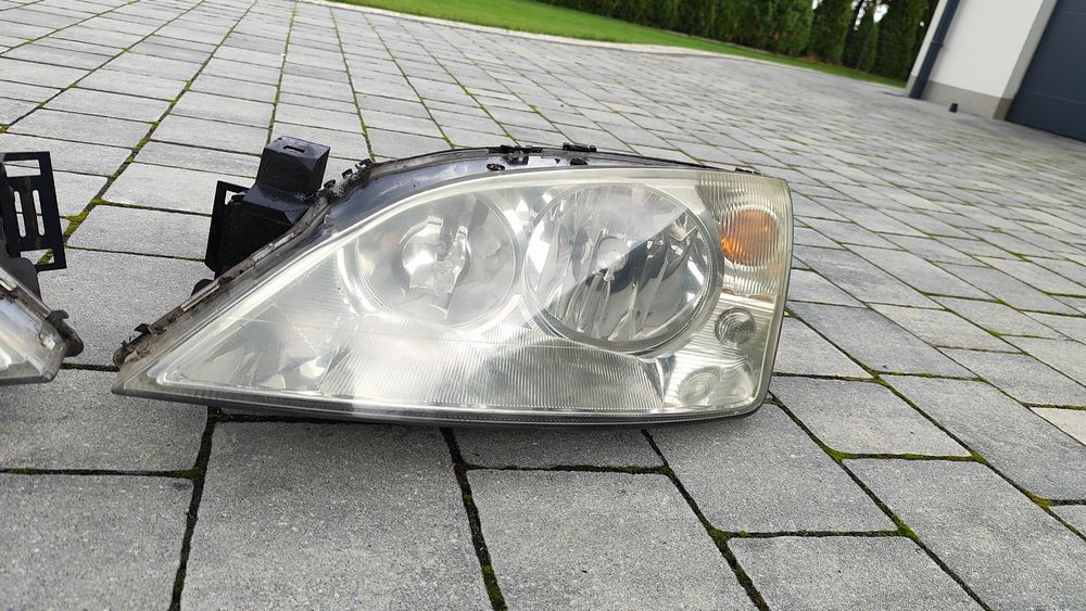Lampy przednie przód Ford Mondeo Mk3