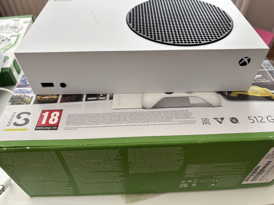 Xbox series s + 2 pady 512GB