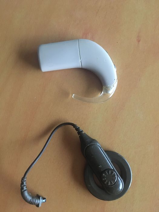 Aparelho auditivo em bom estado