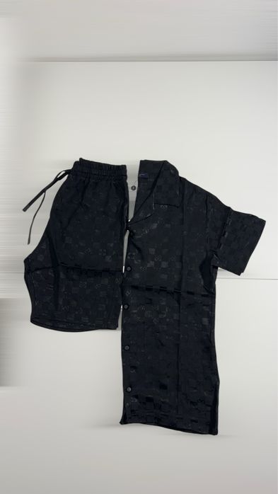 Conjunto da LV, tamanho XS e  XL