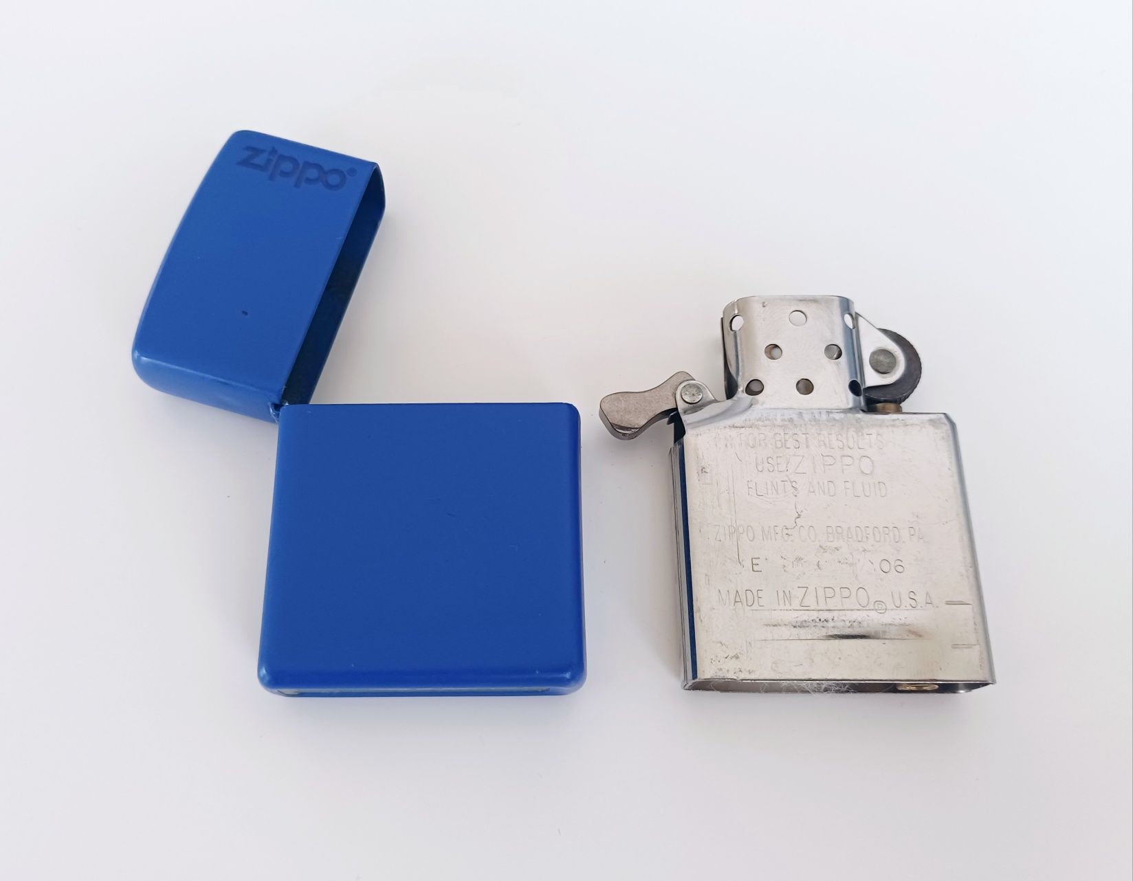 Niebieska Zippo z 2005 roku