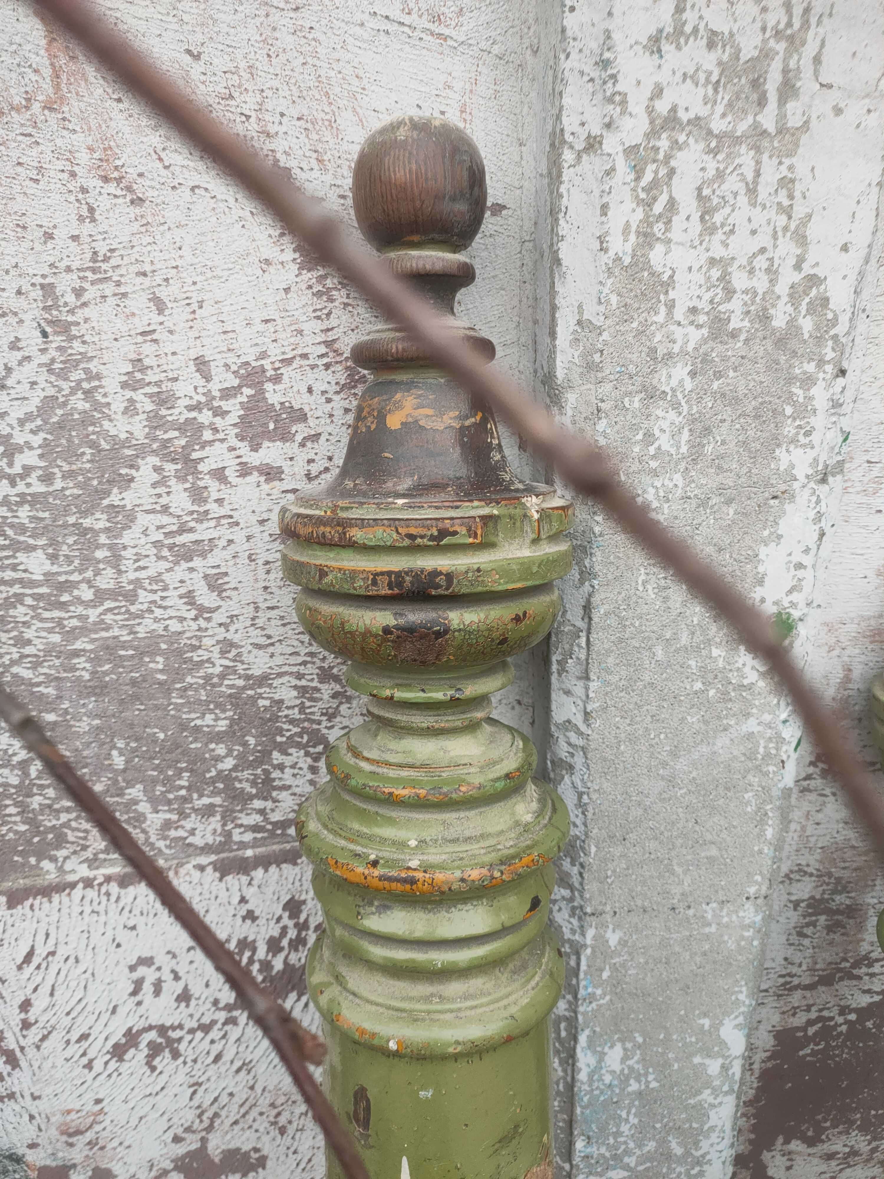 Stare drzwi  Stare słupy balustrad