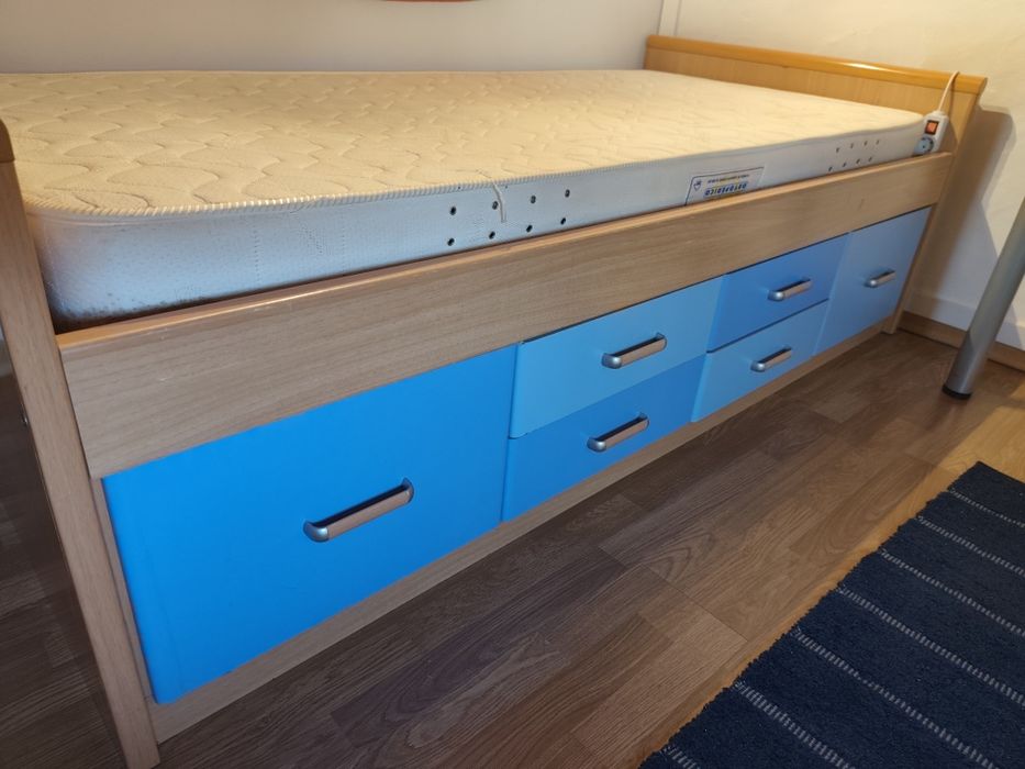 Secretária e cama s