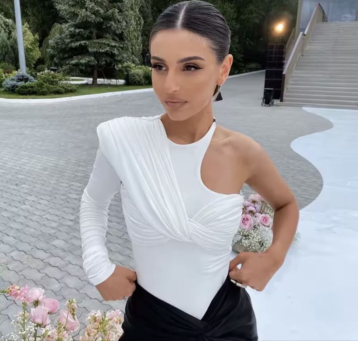 Жіноче боді.