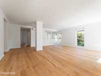 Apartamento T3, com 157 m2, virado a sul/norte, com vista sobre o V...
