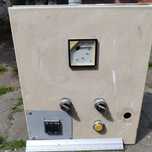 Szafka sterownicza z zainstalowanym regulatorem RE22 Lumel