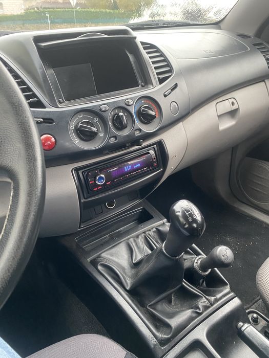 Mitsubishi L200 4x4  2.5 DI-D Invite Club 3 lugares