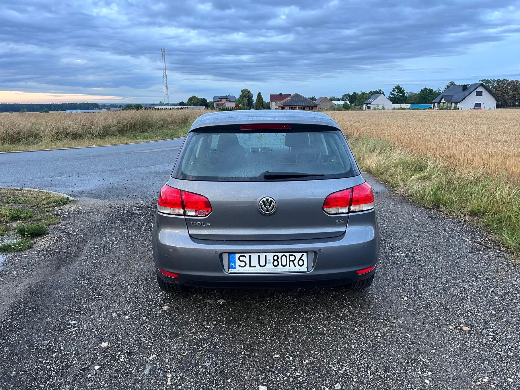Volkswagen Golf 1.6 mpi 102 km,tempomat, podgrzewane fotele, AUX, klima 2 strefy