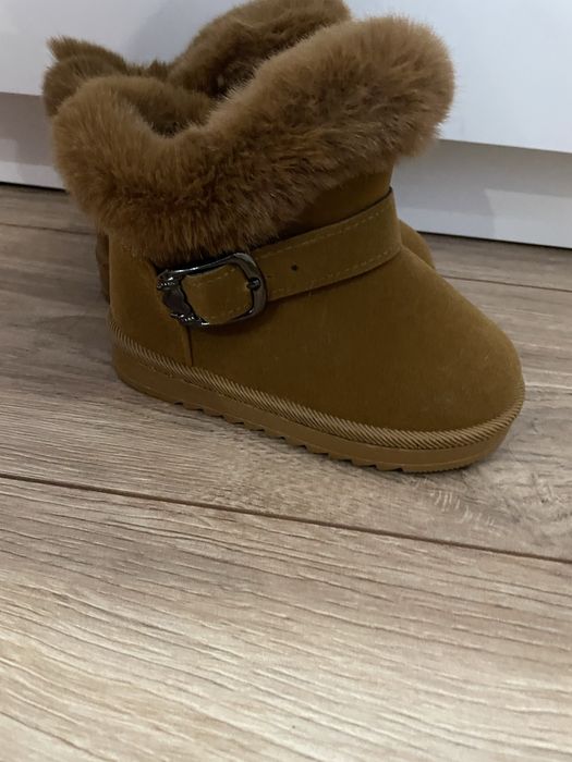Buty dzieciece ocieplane nowe 24