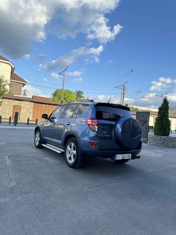 Продам свой авто Toyota Rav 4 полный привод, автомат!