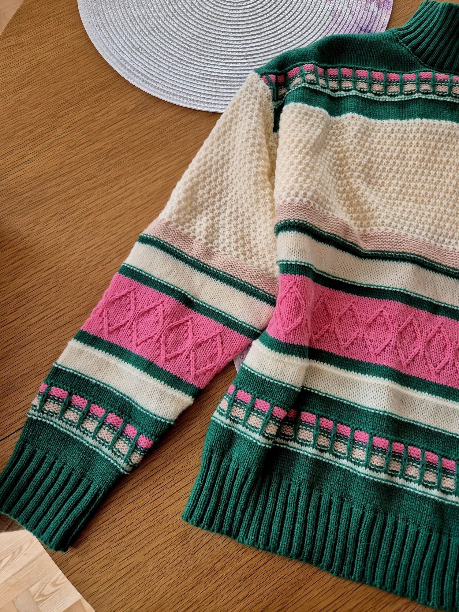 Kolorowy sweter nowy uroczy z golfem S/M