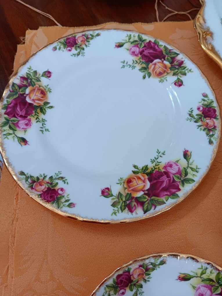 RED ROSES Algumas peças  para completar serviços Vintage