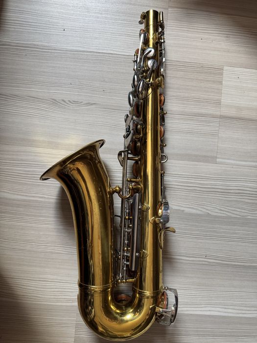 Продам саксофон Armstrong