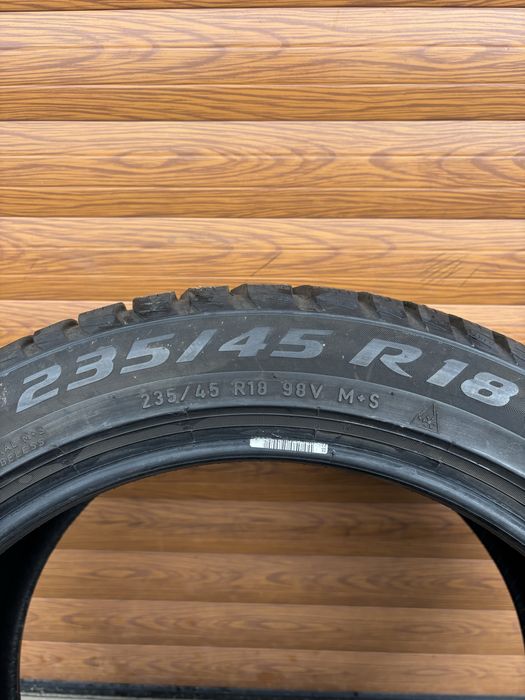 235/45/18 Pirelli 4 opony zimowe 6.26mm 2022r