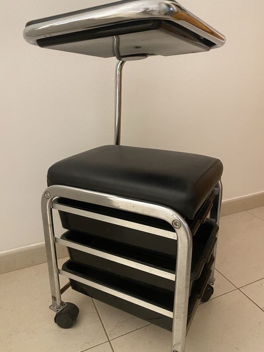 Carrinho de estética/manicure usado