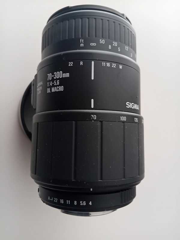 Sigma telephoto 70-300mm F4-5.6 DL Macro na Pentax K AF mount camera