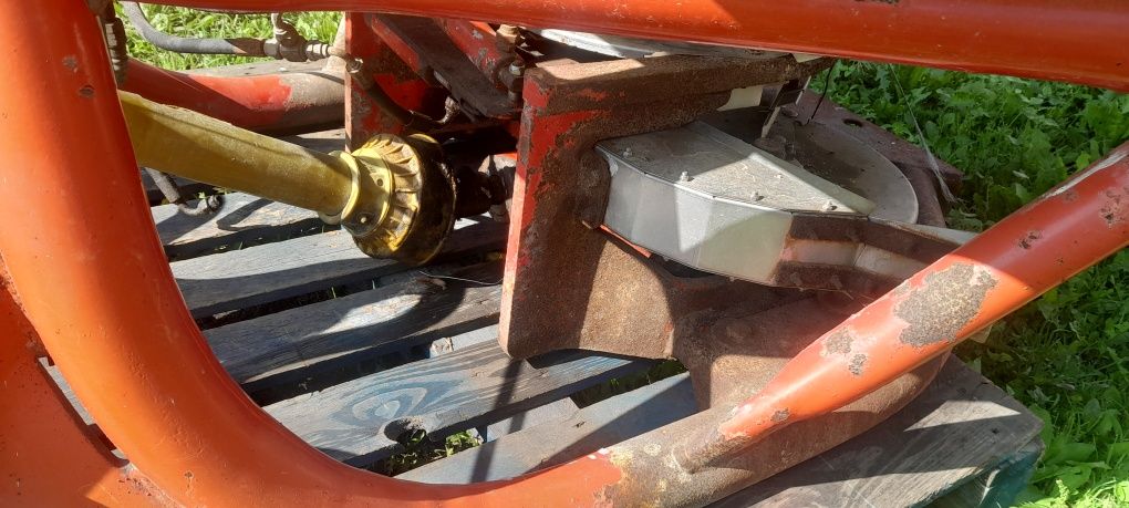 Rozsiewacz nawozu Brun Amazone 600-700l 12-18m hydraulicznie otwierany