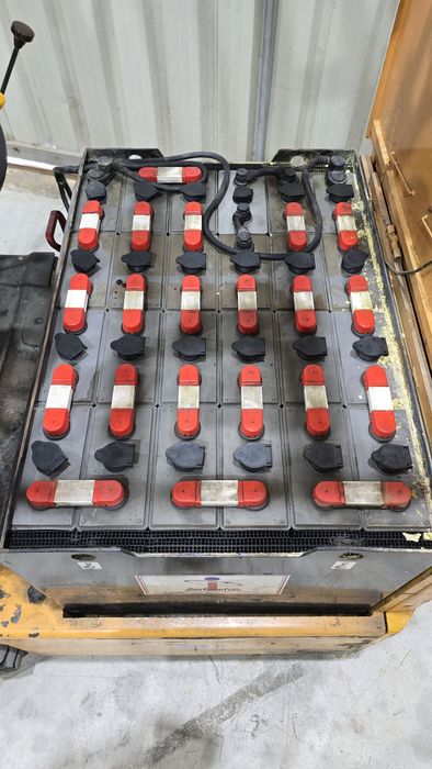 Empilhador Elétrico Cesab 1300Kg